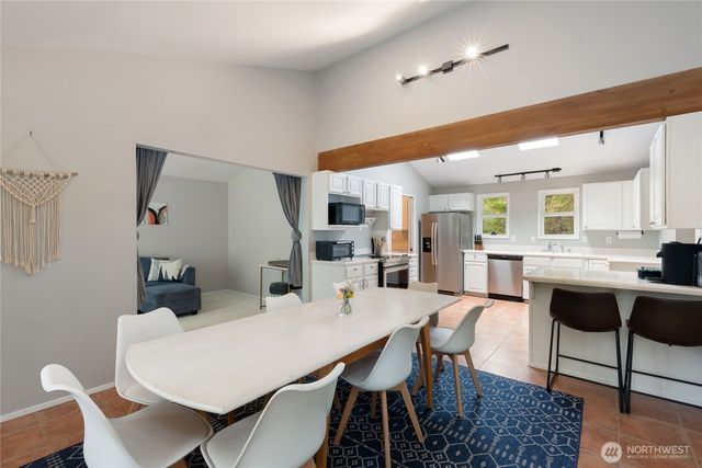 41 E Westlake Place, Allyn, WA 98524