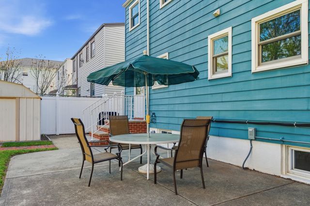 364 AVENUE E, Bayonne, NJ 07002