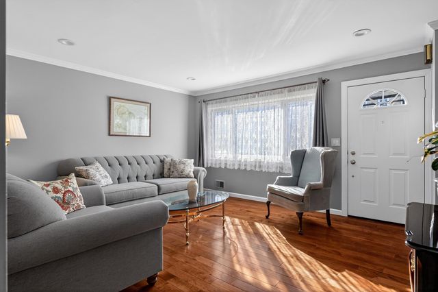 364 AVENUE E, Bayonne, NJ 07002