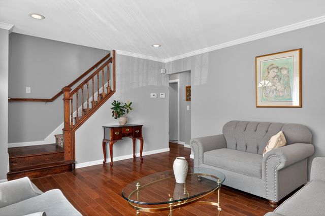 364 AVENUE E, Bayonne, NJ 07002