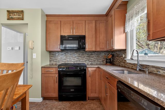 364 AVENUE E, Bayonne, NJ 07002