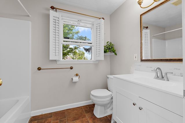 9 Rhodes St, Billerica, MA 01821