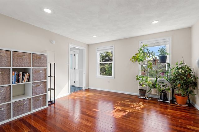 9 Rhodes St, Billerica, MA 01821