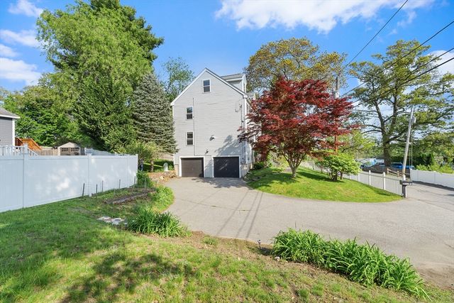 9 Rhodes St, Billerica, MA 01821