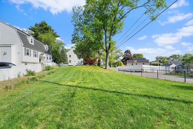 9 Rhodes St, Billerica, MA 01821