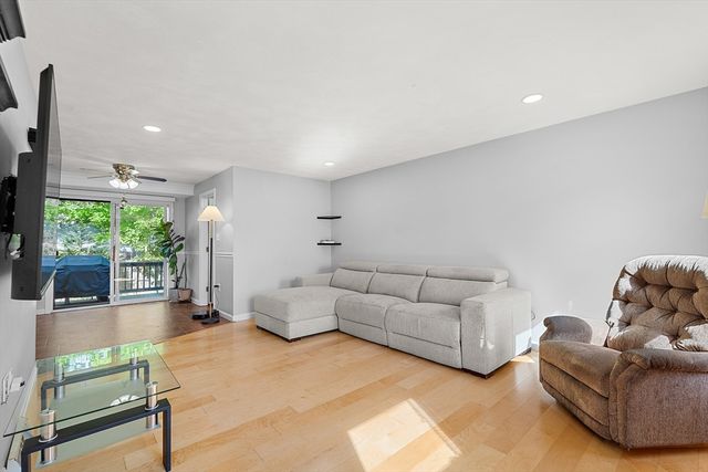 9 Rhodes St, Billerica, MA 01821