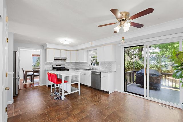 9 Rhodes St, Billerica, MA 01821
