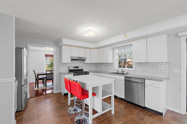9 Rhodes St, Billerica, MA 01821
