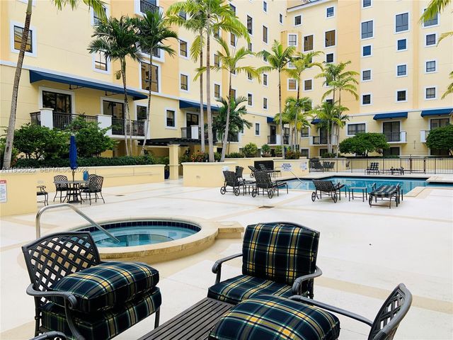 8395 SW 73rd Ave 704, Miami, FL 33143