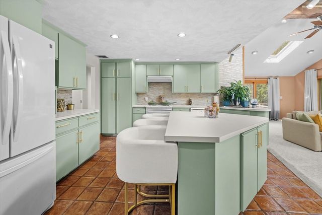 138 Kotlik St, Stoughton, MA 02072