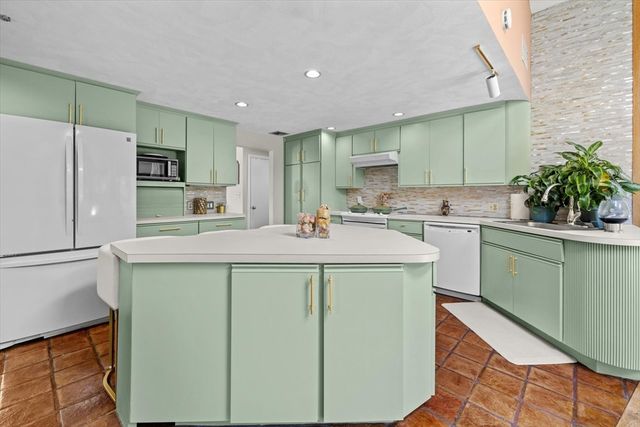 138 Kotlik St, Stoughton, MA 02072