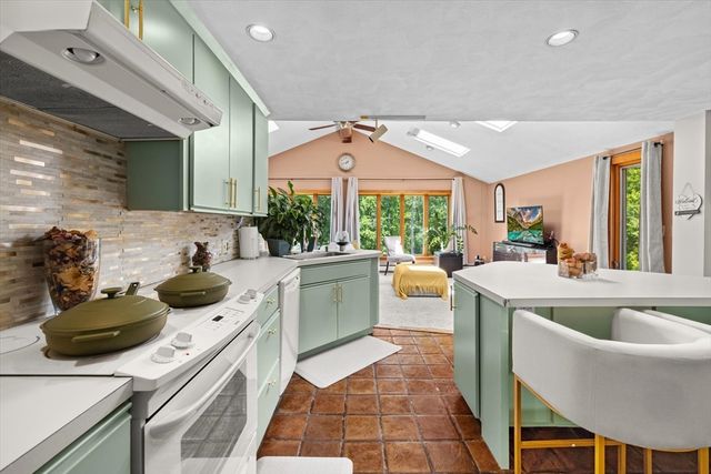 138 Kotlik St, Stoughton, MA 02072