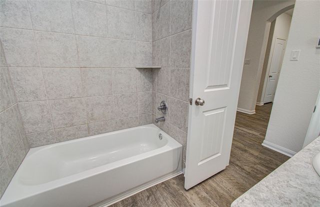 304 Morning Dove Trail, Sealy, TX 77474