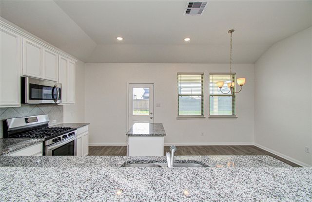 304 Morning Dove Trail, Sealy, TX 77474