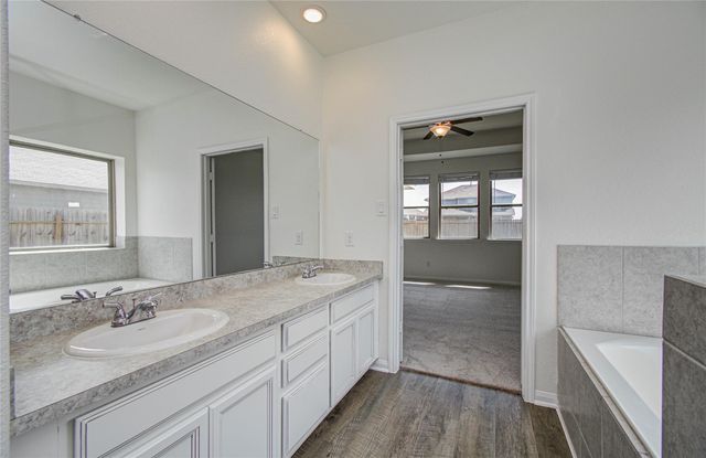 304 Morning Dove Trail, Sealy, TX 77474