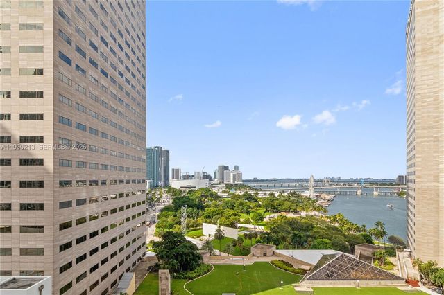 325 S Biscayne Blvd 1718, Miami Beach, FL 33131