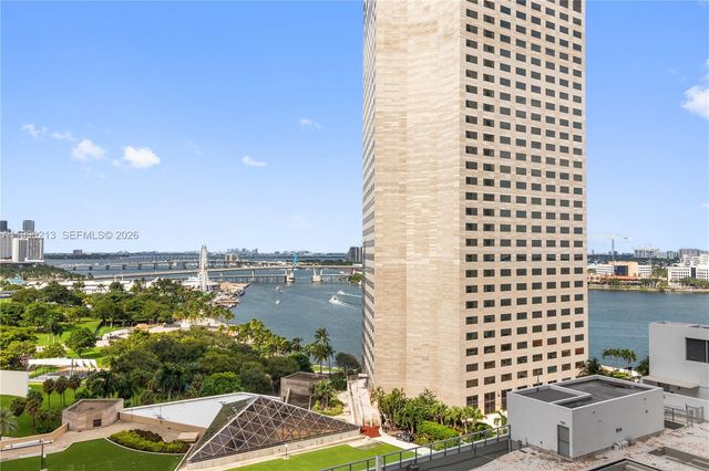 325 S Biscayne Blvd 1718, Miami Beach, FL 33131