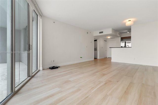 325 S Biscayne Blvd 1718, Miami Beach, FL 33131