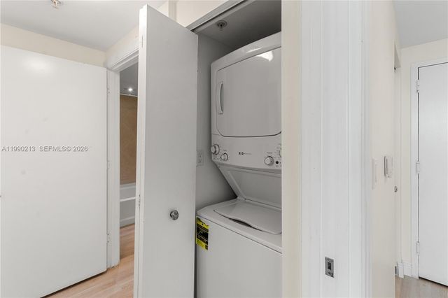 325 S Biscayne Blvd 1718, Miami Beach, FL 33131