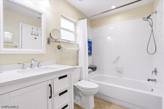2266 Stacil CIR, Naples, FL 34109