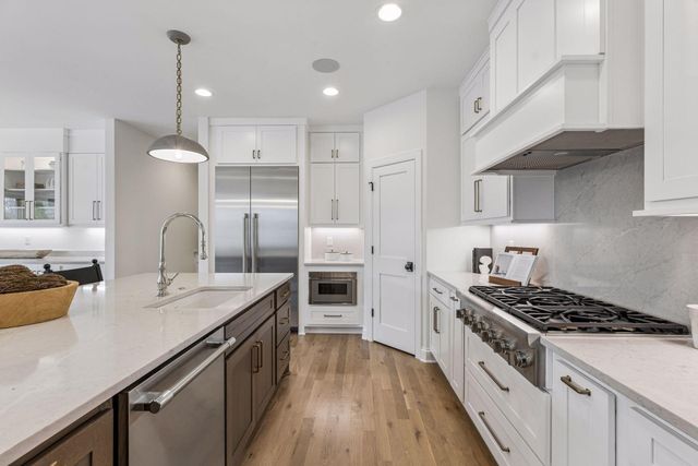 5829 Ewing Avenue S, Edina, MN 55410