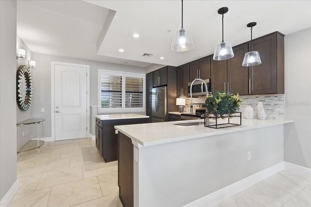 16300 COUNTY ROAD 455 404, Montverde, FL 34756