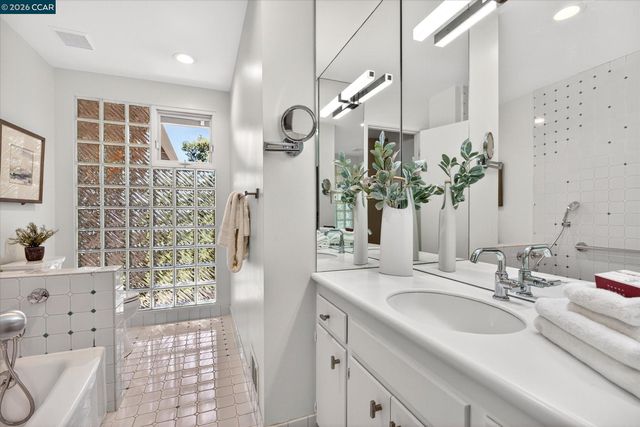 43 Monte Vista Rd, Orinda, CA 94563