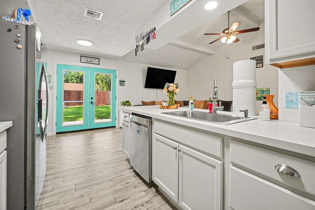 5003 Meadow Lark Lane, Dickinson, TX 77539