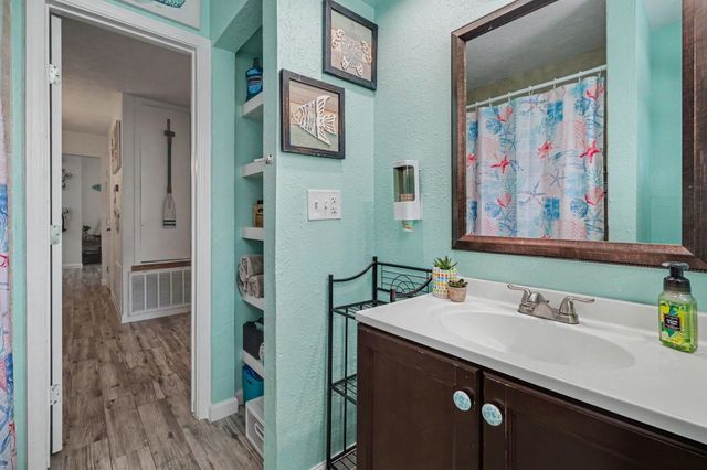 5003 Meadow Lark Lane, Dickinson, TX 77539