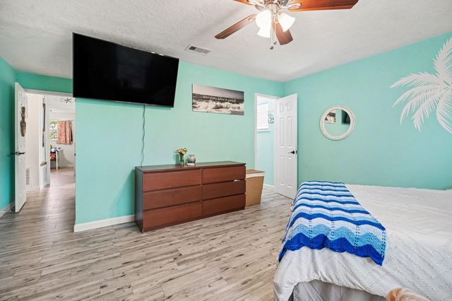 5003 Meadow Lark Lane, Dickinson, TX 77539