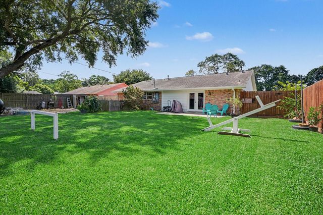 5003 Meadow Lark Lane, Dickinson, TX 77539