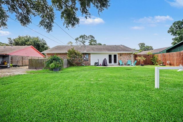 5003 Meadow Lark Lane, Dickinson, TX 77539
