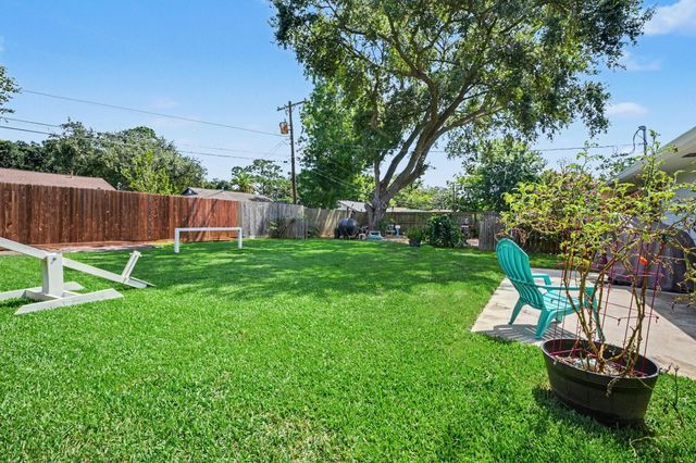 5003 Meadow Lark Lane, Dickinson, TX 77539