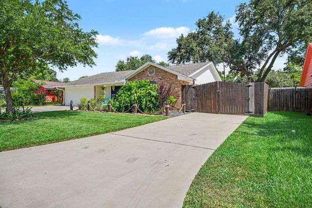 5003 Meadow Lark Lane, Dickinson, TX 77539