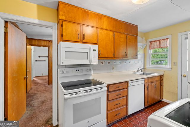 2592 Woodridge Drive, Decatur, GA 30033