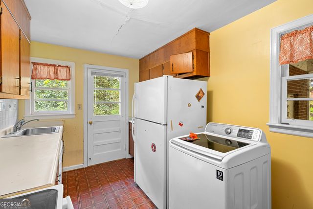2592 Woodridge Drive, Decatur, GA 30033