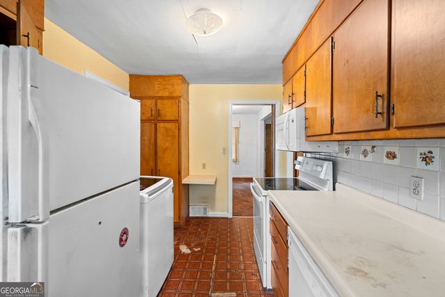 2592 Woodridge Drive, Decatur, GA 30033