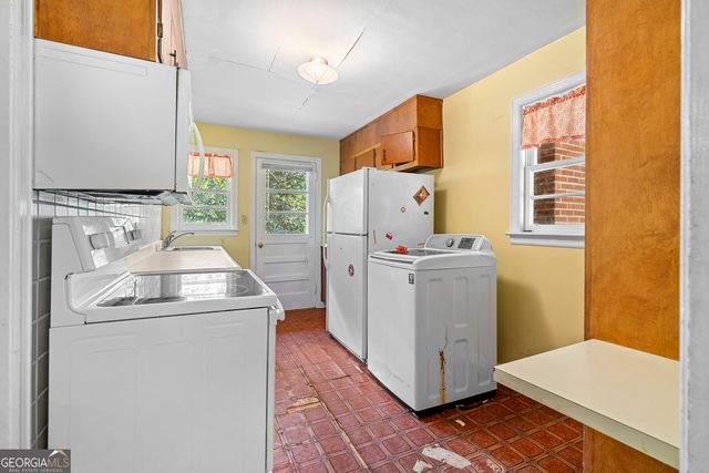 2592 Woodridge Drive, Decatur, GA 30033