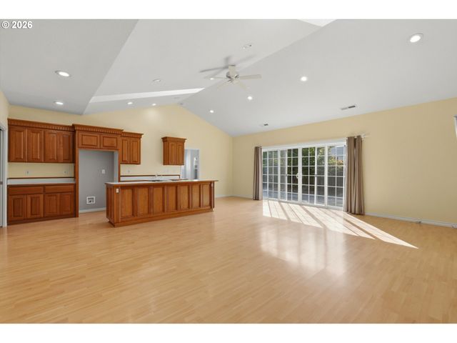 2415 N MAIN St, Newberg, OR 97132