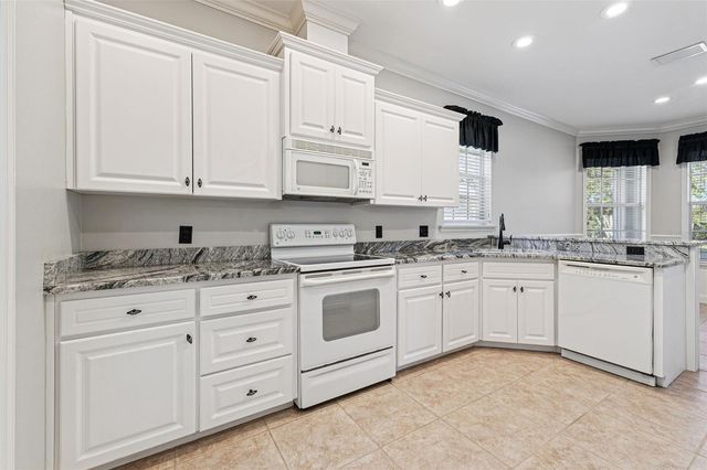 8107 LAKE JAMES BOULEVARD, Lakeland, FL 33810