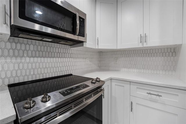 7100 NW 17th St 305, Plantation, FL 33313