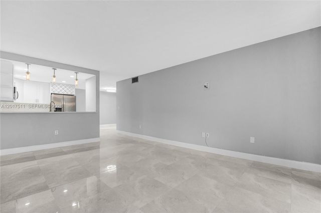 7100 NW 17th St 305, Plantation, FL 33313