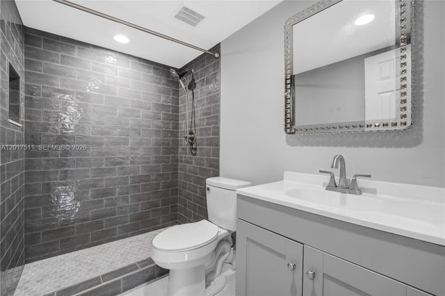 7100 NW 17th St 305, Plantation, FL 33313