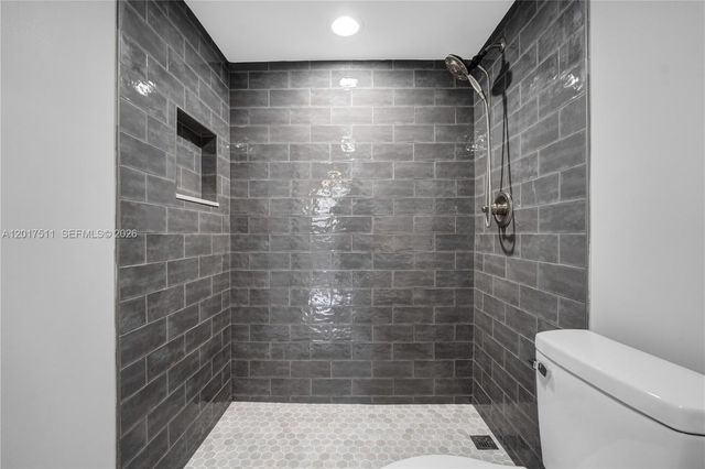 7100 NW 17th St 305, Plantation, FL 33313