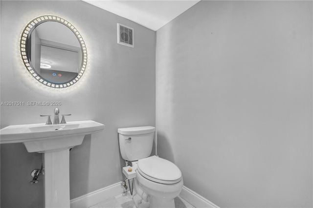 7100 NW 17th St 305, Plantation, FL 33313