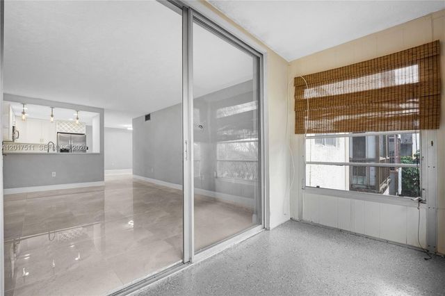 7100 NW 17th St 305, Plantation, FL 33313