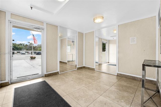 7100 NW 17th St 305, Plantation, FL 33313