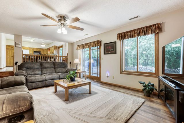 7842 20th Street N, Oakdale, MN 55128
