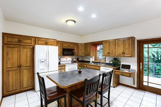 7842 20th Street N, Oakdale, MN 55128