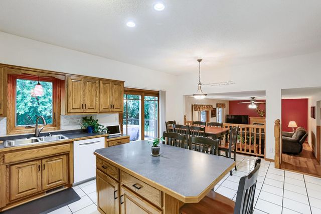 7842 20th Street N, Oakdale, MN 55128